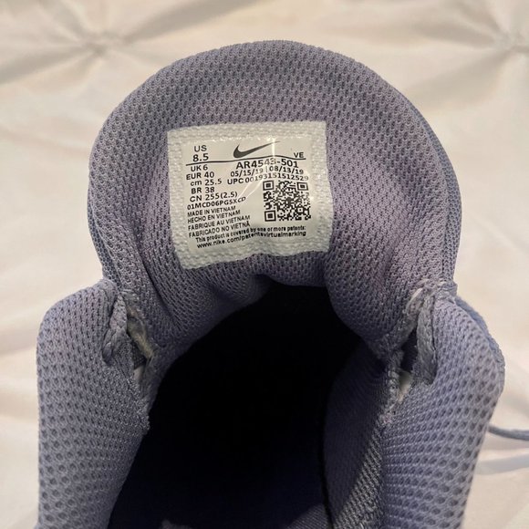 Nike size 8.5 Women's Runners - Picture 3 of 4